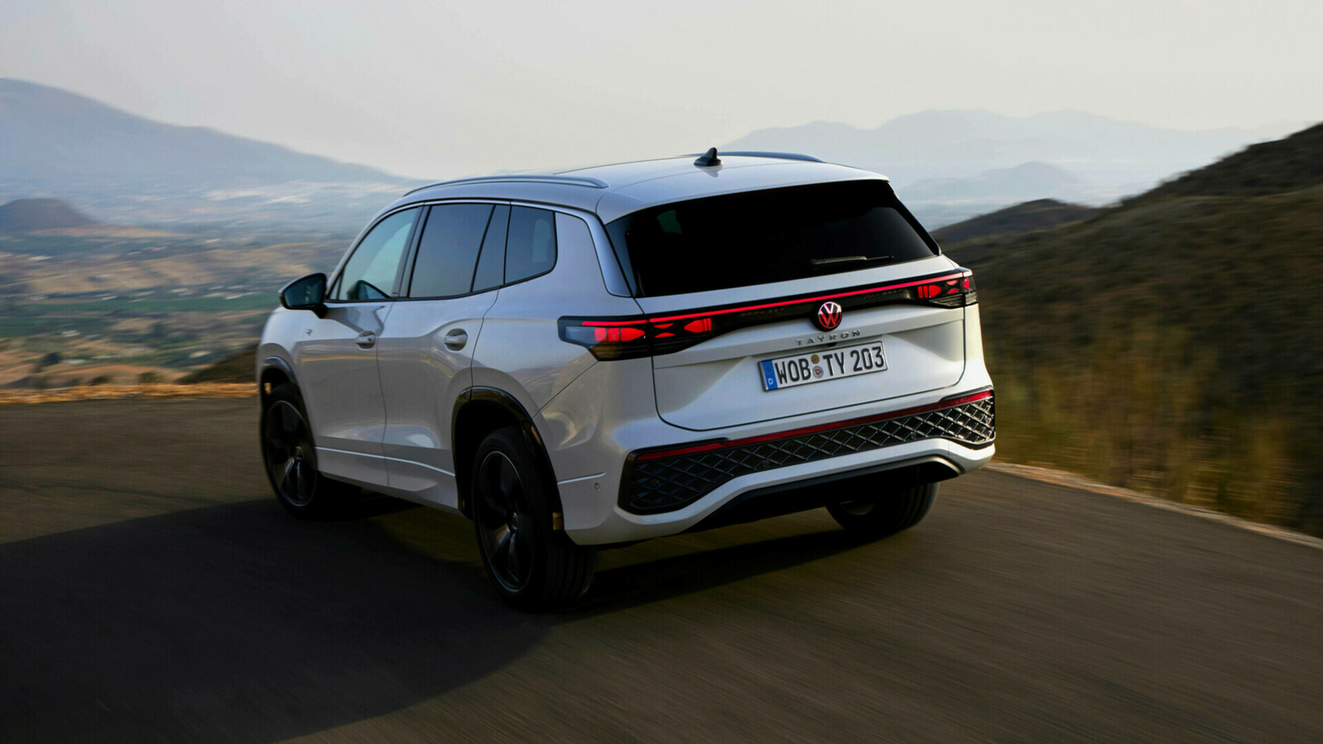 DB2024AU01616_large_1