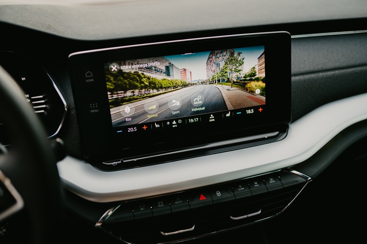 Prodajna ekipa Škoda pri Porsche Koper