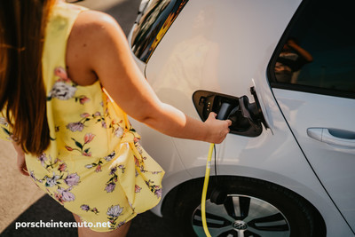 VW-E-GOLF-DOSEG-DOMET-BATERIJA-CENA-CENIK-porsche-inter-auto-zaloga-rabljeni-jan-gr_3