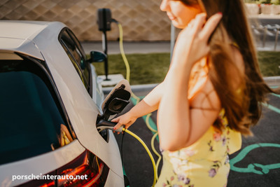 VW-E-GOLF-DOSEG-DOMET-BATERIJA-CENA-CENIK-porsche-inter-auto-zaloga-rabljeni-jan-gr