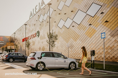 VW-E-GOLF-DOSEG-DOMET-BATERIJA-CENA-CENIK-porsche-inter-auto-zaloga-rabljeni_11