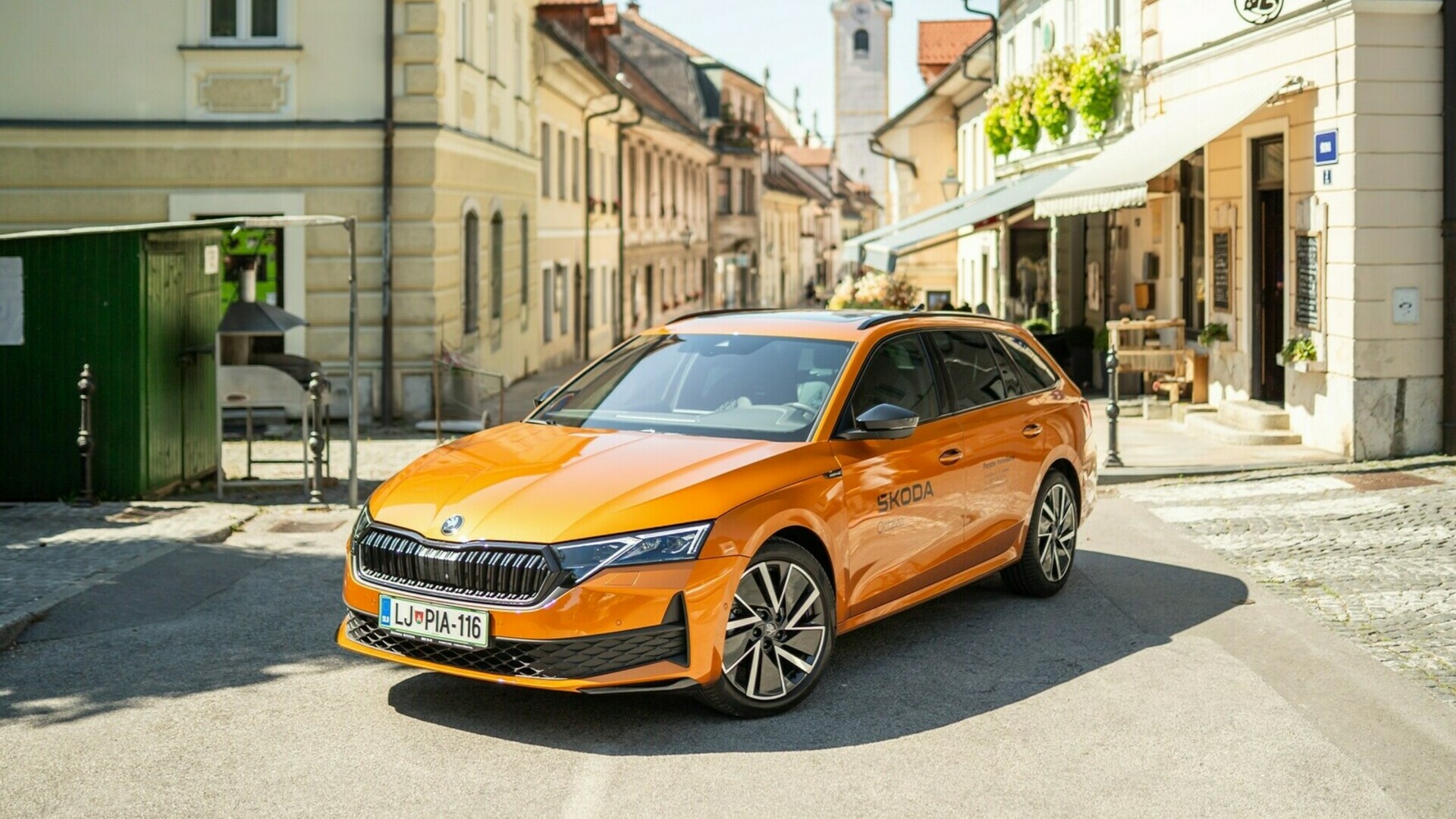 nova-skoda-octavia-porsche-inter-auto-ponudba-anniversary-edition-2025-1-Custom