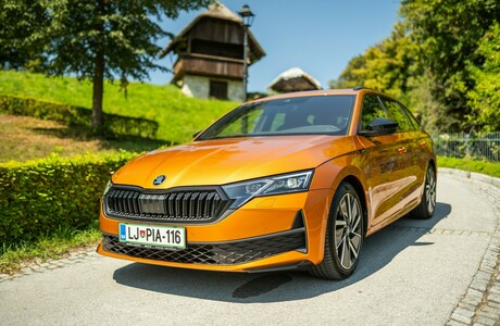 nova-skoda-octavia-porsche-inter-auto-ponudba-anniversary-edition-2025-13