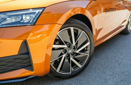 nova-skoda-octavia-porsche-inter-auto-ponudba-anniversary-edition-2025-2