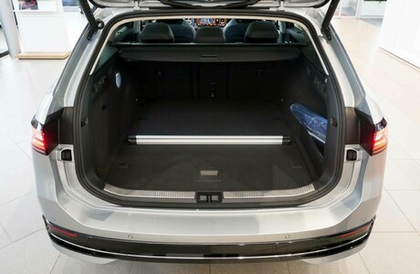 novi-vw-passat-variant-2024-porsche-inter-auto-1