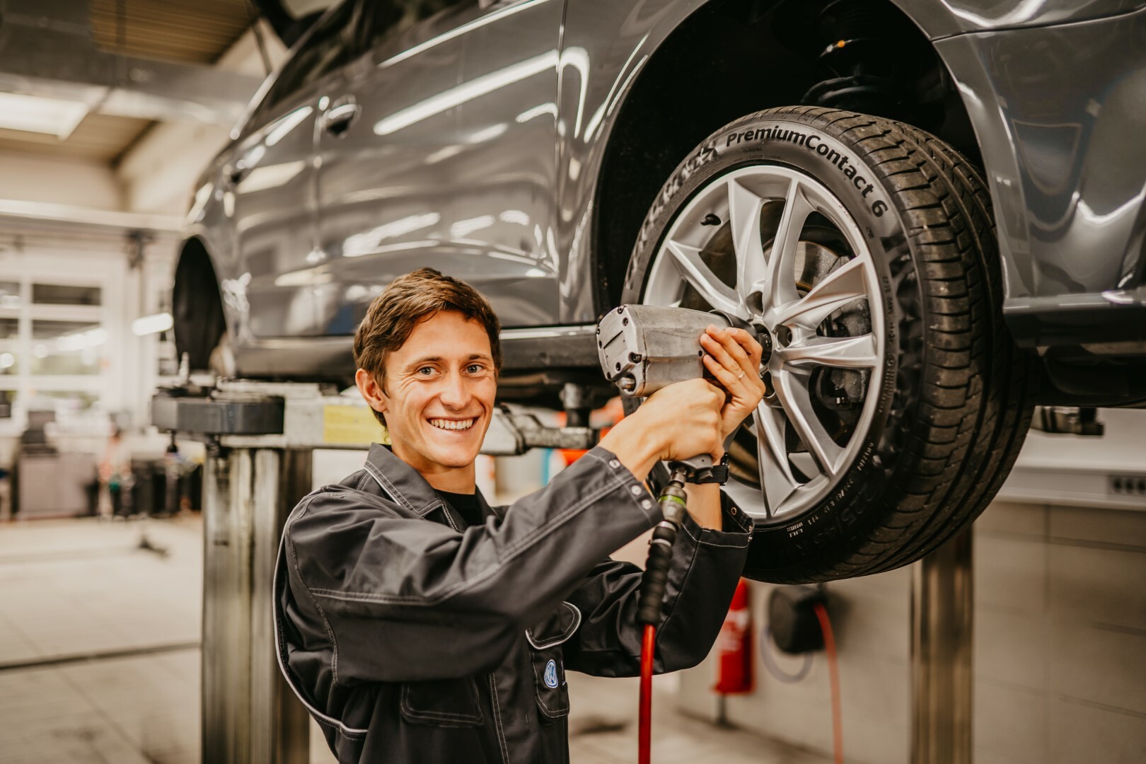 Peter Prevc v vlogi mehanika