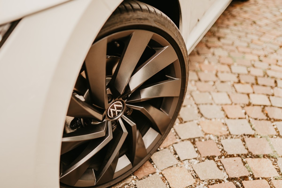 VW Arteon Shooting Brake 2021 in Peter Prevc