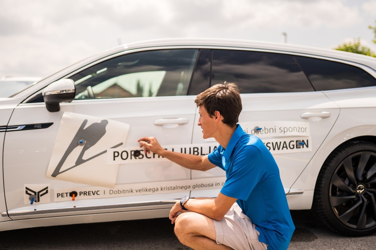 VW Arteon Shooting Brake 2021 in Peter Prevc