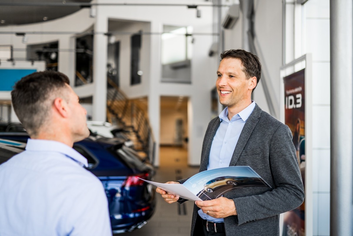 Prodajni svetovalec Damjan Gulič pri Porsche Koper