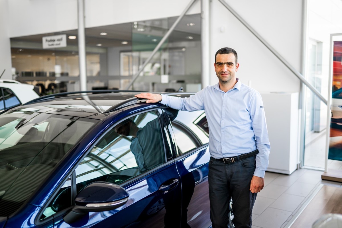 Prodajni svetovalec Marjan Rojc pri Porsche Koper