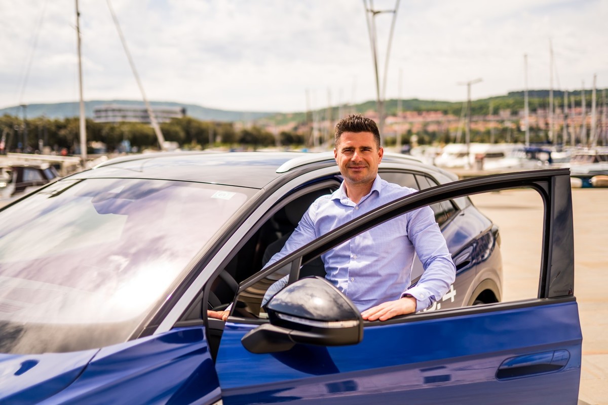 Prodajni svetovalec Faruk Lević pri Porsche Koper