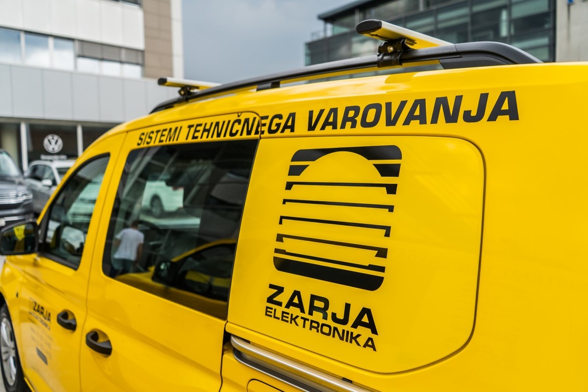 VW Caddy in Zarja Elektronika