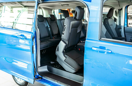 vw-caravelle-volkswagen-motorji-cena-cenik-kombi-potniski-porsche-inter-auto-sloven_12