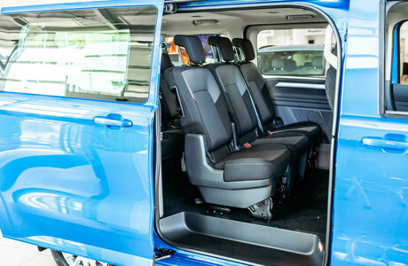 vw-caravelle-volkswagen-motorji-cena-cenik-kombi-potniski-porsche-inter-auto-sloven_13