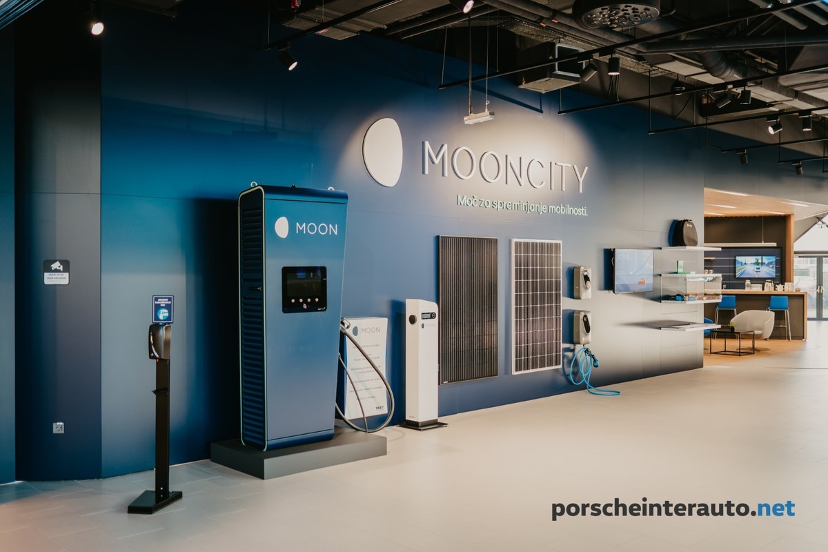 VW ID. Hub - MOON City električne polnilnice