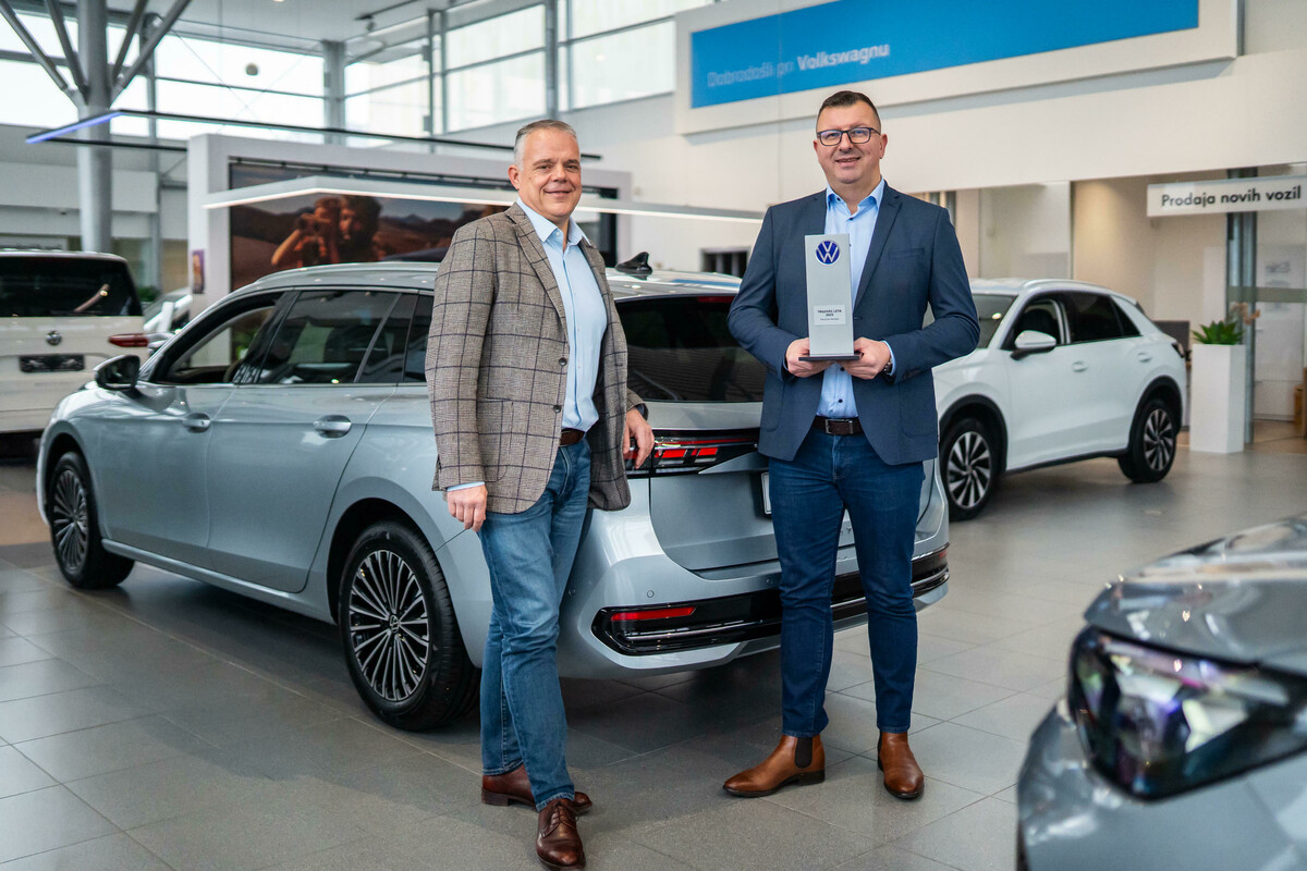 Direktor podružnice, Boštjan Pepevnik in Mihael Mikolič, vodja prodaje VW