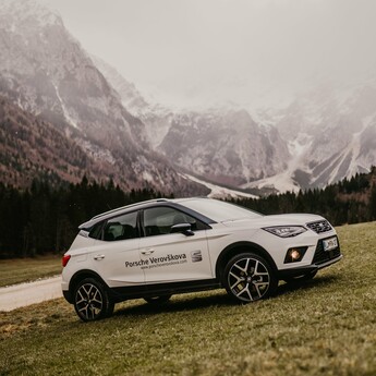 TEST: SEAT Arona FR 1.0 TSI: očarala me je že po prvem kilometru!