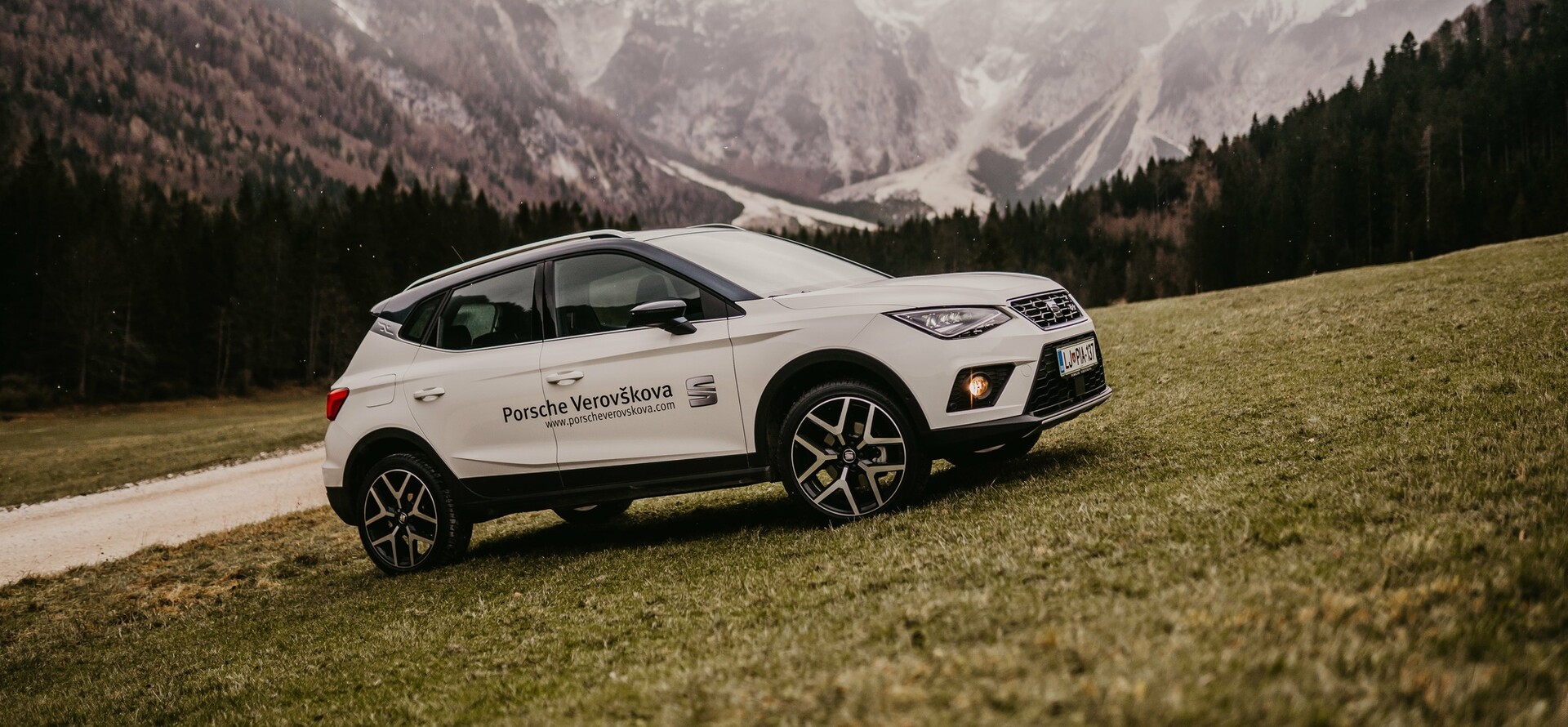 TEST: SEAT Arona FR 1.0 TSI: očarala me je že po prvem kilometru!