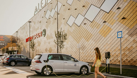 TEST: Volkswagen e-Golf - doseg in kako poteka polnjenje?