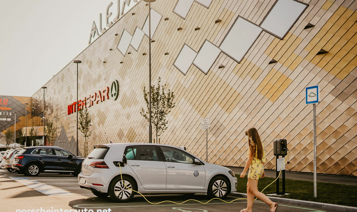TEST: Volkswagen e-Golf - doseg in kako poteka polnjenje?