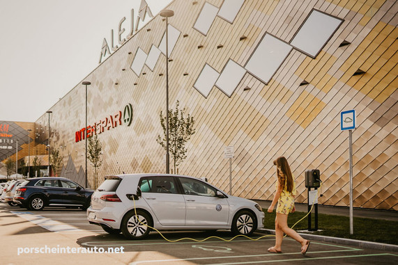 TEST: Volkswagen e-Golf - doseg in kako poteka polnjenje?