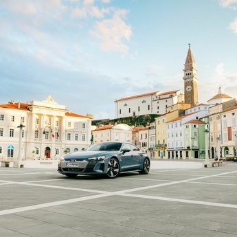 Audi e-tron GT 2023 - popolna športnost