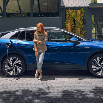 Polnjenje električnega avta doma