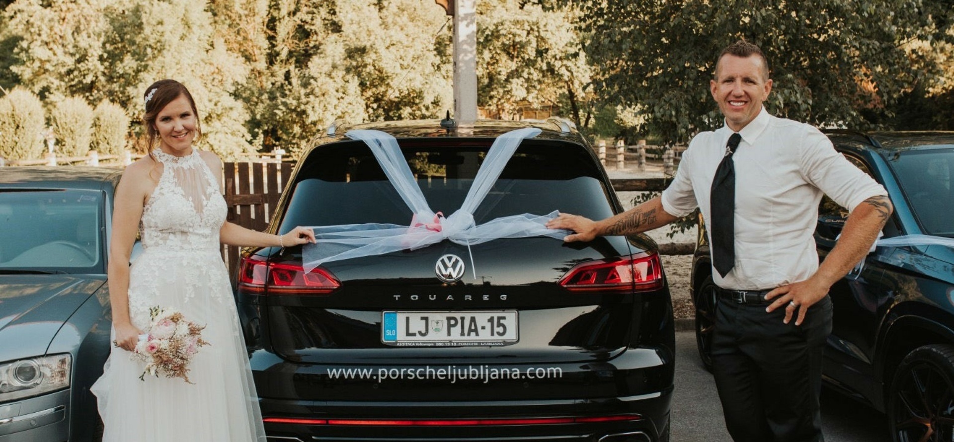 Ona-on poročni dan z novim Volkswagen Touaregom!