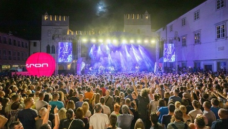 Queen Symphony letni koncert na obali in Porsche Koper - Audi